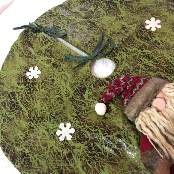 Christmas Tree Skirt with 3D Santa - Picture 3 of 4